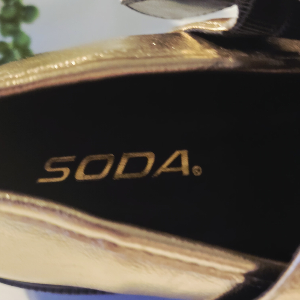 Soda Mary Jane Gold Metallic Faux Leather Shoes Size 8 - Picture 6 of 6